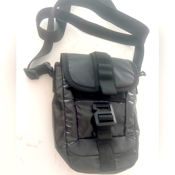Zara unisex crossbody small bag NWOT - Picture 1 of 4